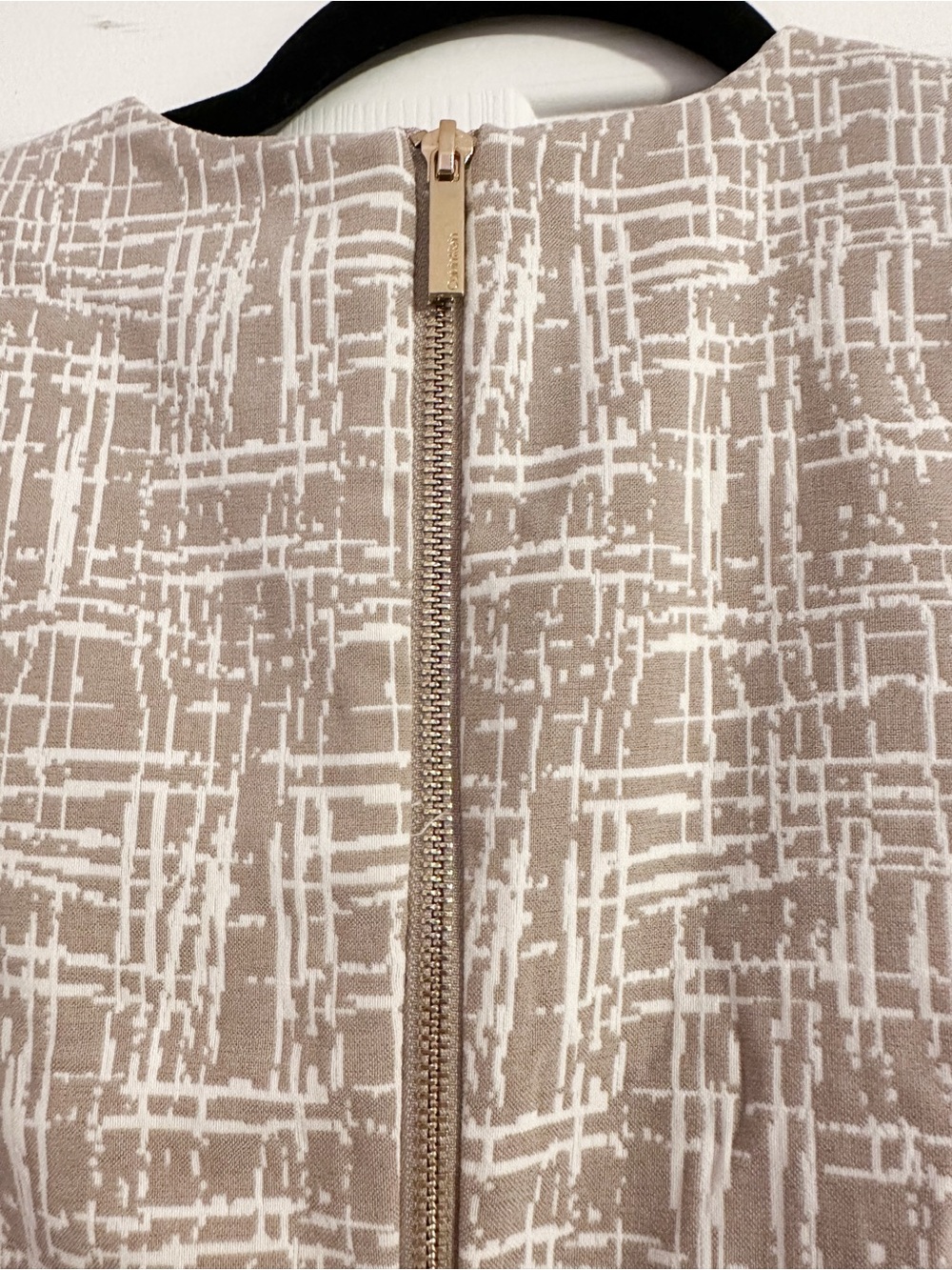 Calvin Klein Beige and White Patterned Sheath Dress - Picture 5 of 6